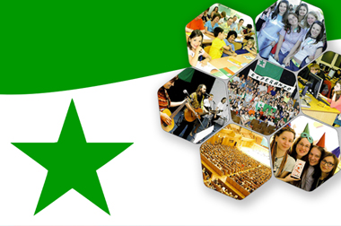 Ilustračný obrázok: vlajka esperanta, koláž fotografií z aktivít venovaných esperantu